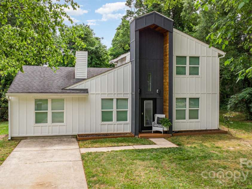 6824 Cortez Trail, Charlotte, NC 28227.  MLS# CAR4257515, YatesRealty ID 19778. Front of house