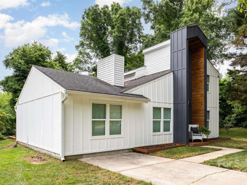 6824 Cortez Trail, Charlotte, NC 28227.  MLS# CAR4257515, YatesRealty ID 19778. Front of house