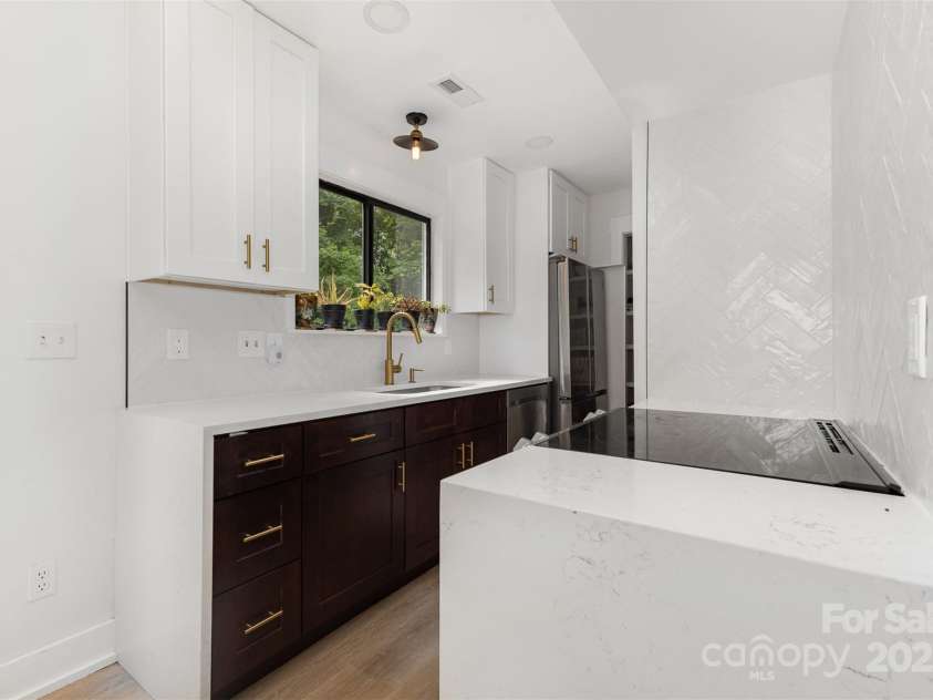 6824 Cortez Trail, Charlotte, NC 28227.  MLS# CAR4257515, YatesRealty ID 19778. Kitchen