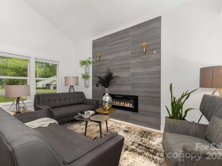 6824 Cortez Trail, Charlotte, NC 28227.  MLS# CAR4257515, YatesRealty ID 19778. Living Room