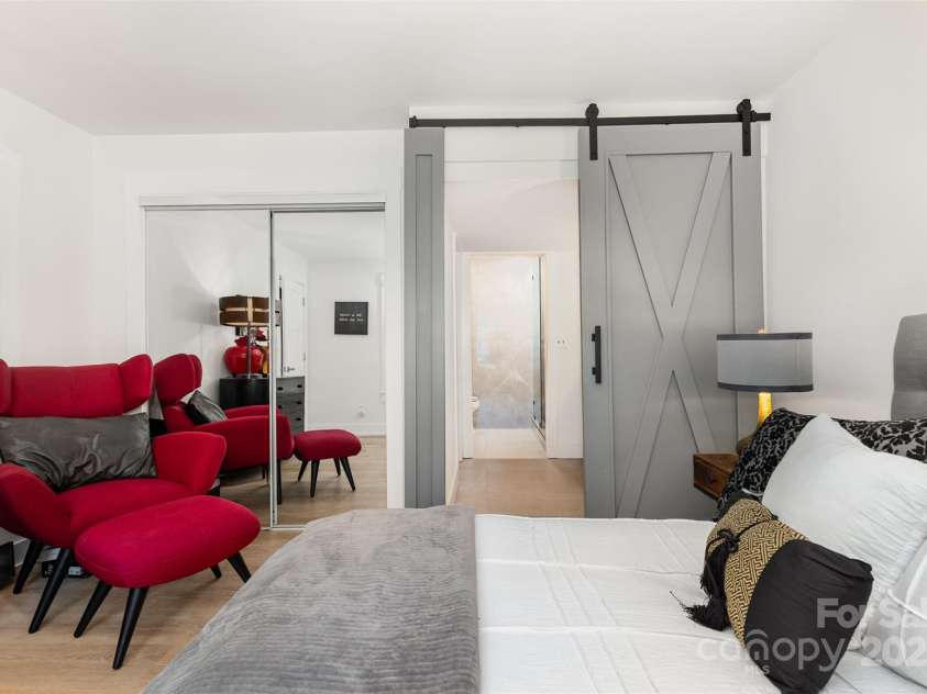 6824 Cortez Trail, Charlotte, NC 28227.  MLS# CAR4257515, YatesRealty ID 19778. Primary Bedroom (Main Floor)