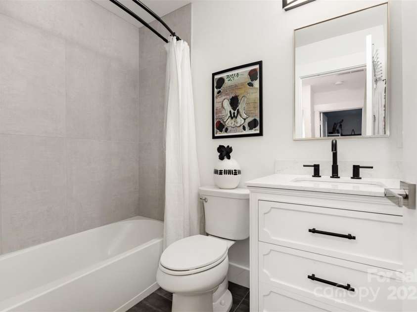 6824 Cortez Trail, Charlotte, NC 28227.  MLS# CAR4257515, YatesRealty ID 19778. Second Bathroom
