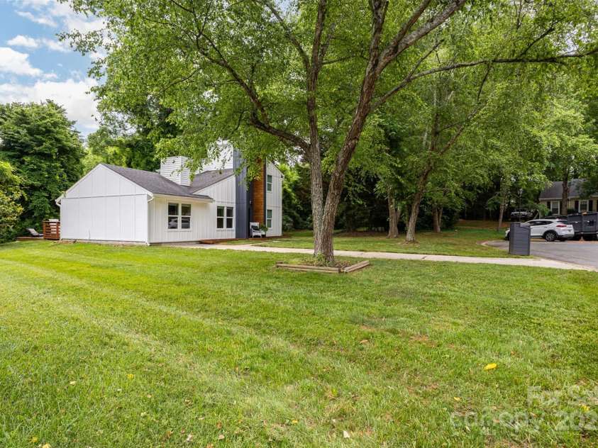 6824 Cortez Trail, Charlotte, NC 28227.  MLS# CAR4257515, YatesRealty ID 19778. Side View