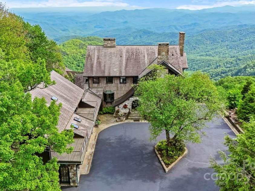 1245 Laurel Lane, Blowing Rock, NC 28605.  MLS# CAR4228582, YatesRealty ID 19780. 