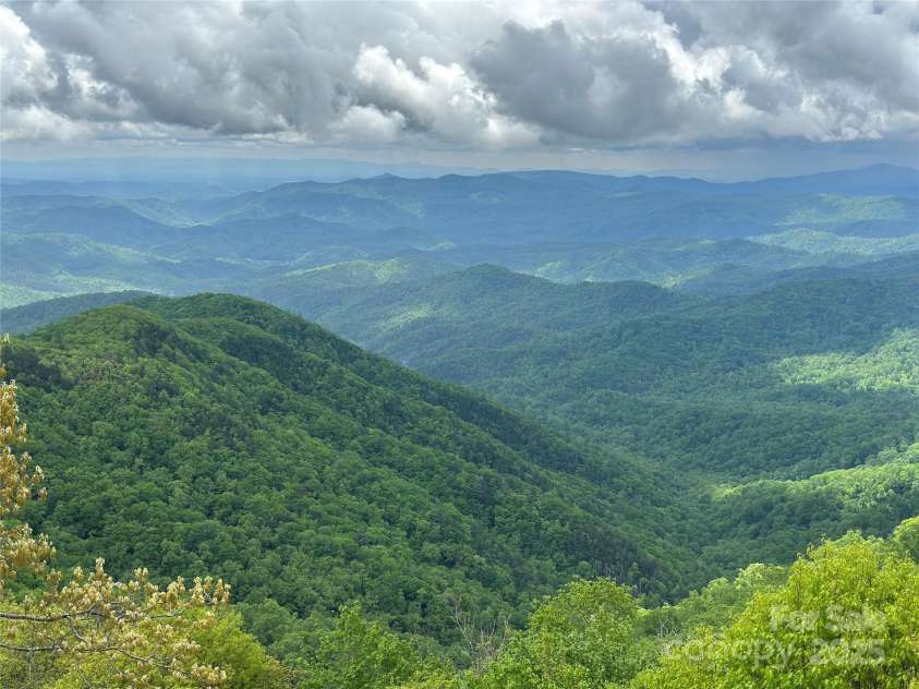 1245 Laurel Lane, Blowing Rock, NC 28605.  MLS# CAR4228582, YatesRealty ID 19780. 