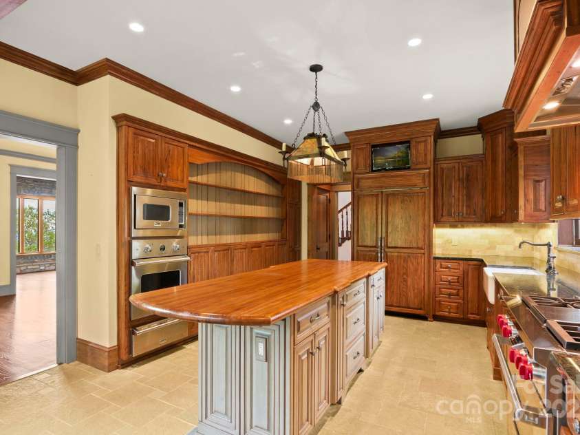 1245 Laurel Lane, Blowing Rock, NC 28605.  MLS# CAR4228582, YatesRealty ID 19780. 