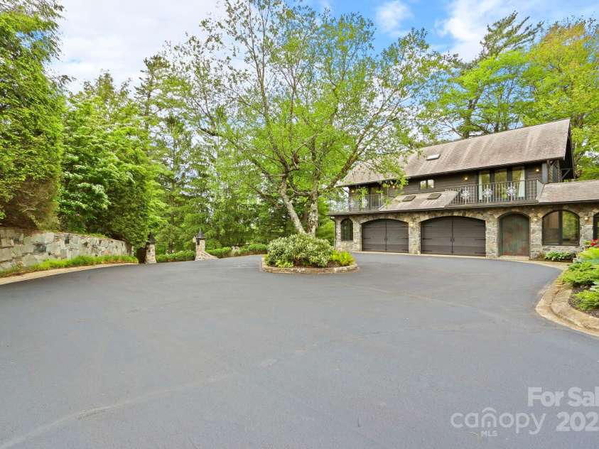 1245 Laurel Lane, Blowing Rock, NC 28605.  MLS# CAR4228582, YatesRealty ID 19780. Large circle drive, recently re-sealed; extra parking space, oversized garage. A rarity in-town in Blowing Rock!...