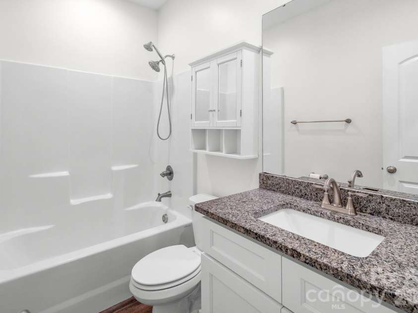 939 Old Stagecoach Road, Camden, SC 29020.  MLS# CAR4379219, YatesRealty ID 19780. 2nd Full Bathroom
