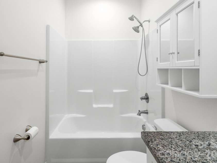 939 Old Stagecoach Road, Camden, SC 29020.  MLS# CAR4379219, YatesRealty ID 19780. 2nd Full Bathroom