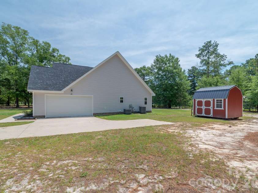 939 Old Stagecoach Road, Camden, SC 29020.  MLS# CAR4379219, YatesRealty ID 19780. 