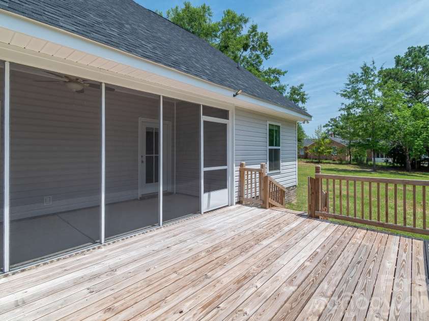 939 Old Stagecoach Road, Camden, SC 29020.  MLS# CAR4379219, YatesRealty ID 19780. 