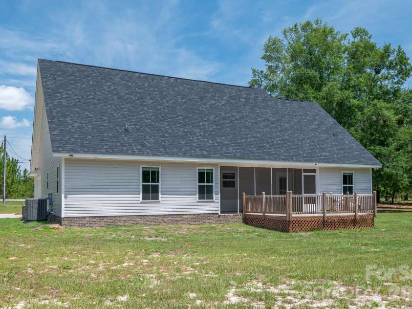 939 Old Stagecoach Road, Camden, SC 29020.  MLS# CAR4379219, YatesRealty ID 19780. 