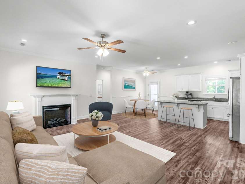 939 Old Stagecoach Road, Camden, SC 29020.  MLS# CAR4379219, YatesRealty ID 19780. Living Room Virtually Staged