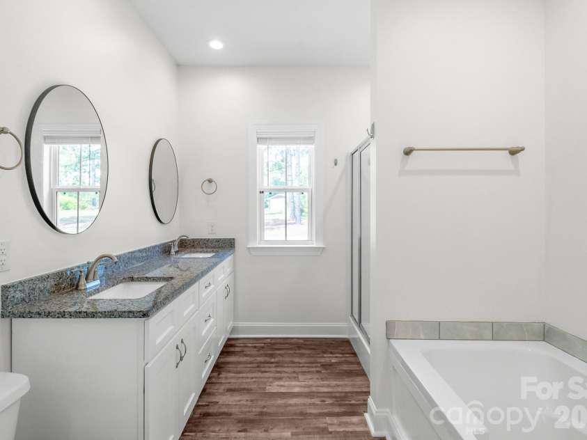 939 Old Stagecoach Road, Camden, SC 29020.  MLS# CAR4379219, YatesRealty ID 19780. Primary Bathroom