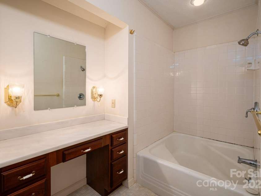 2240 Armstrong Park Drive, Gastonia, NC 28054.  MLS# CAR4252348, YatesRealty ID 19781. 