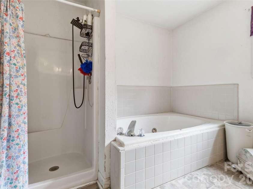 3009 Faircroft Way, Monroe, NC 28110.  MLS# CAR4376059, YatesRealty ID 19781. Primary Bathroom