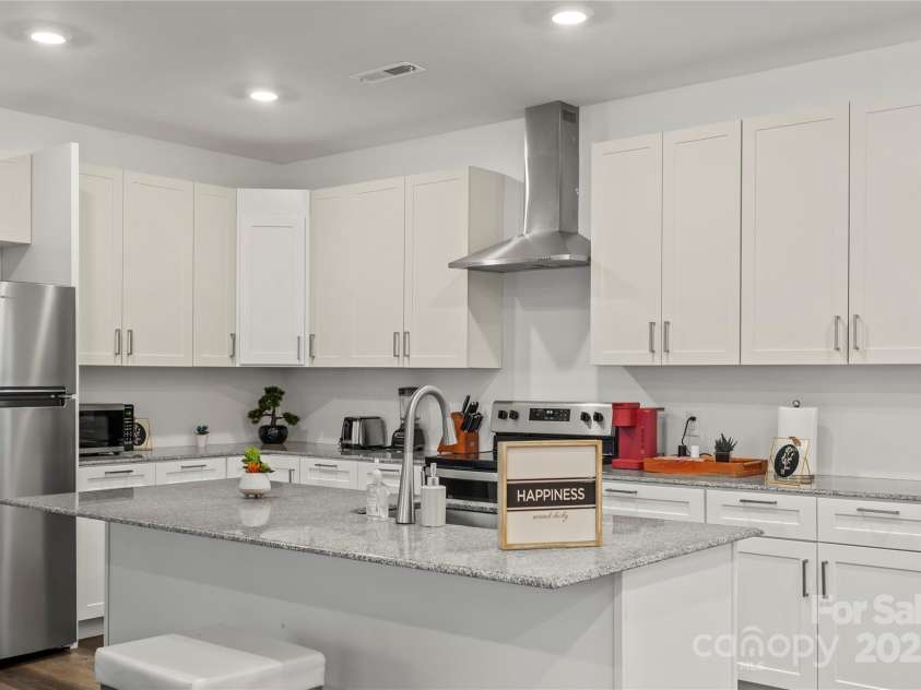 2813 Ava Avenue, Charlotte, NC 28208.  MLS# CAR4266386, YatesRealty ID 19783. 