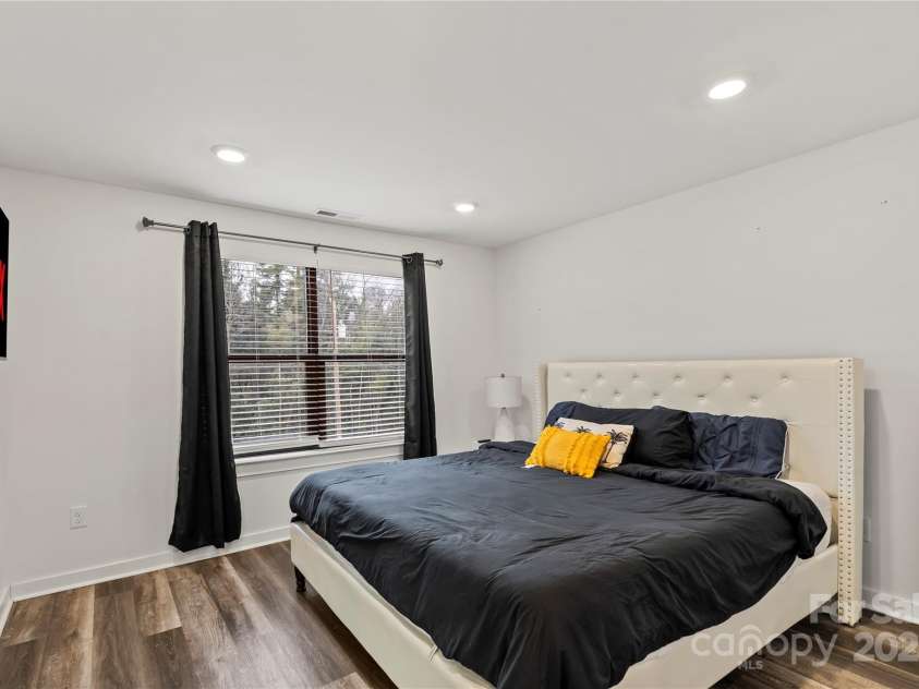 2813 Ava Avenue, Charlotte, NC 28208.  MLS# CAR4266386, YatesRealty ID 19783. 