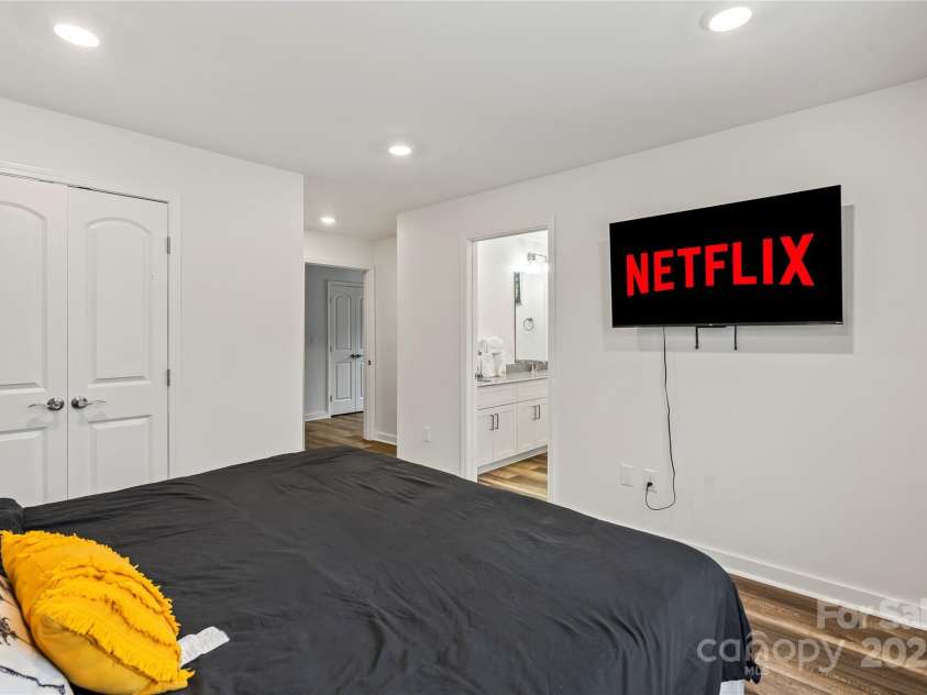 2813 Ava Avenue, Charlotte, NC 28208.  MLS# CAR4266386, YatesRealty ID 19783. 