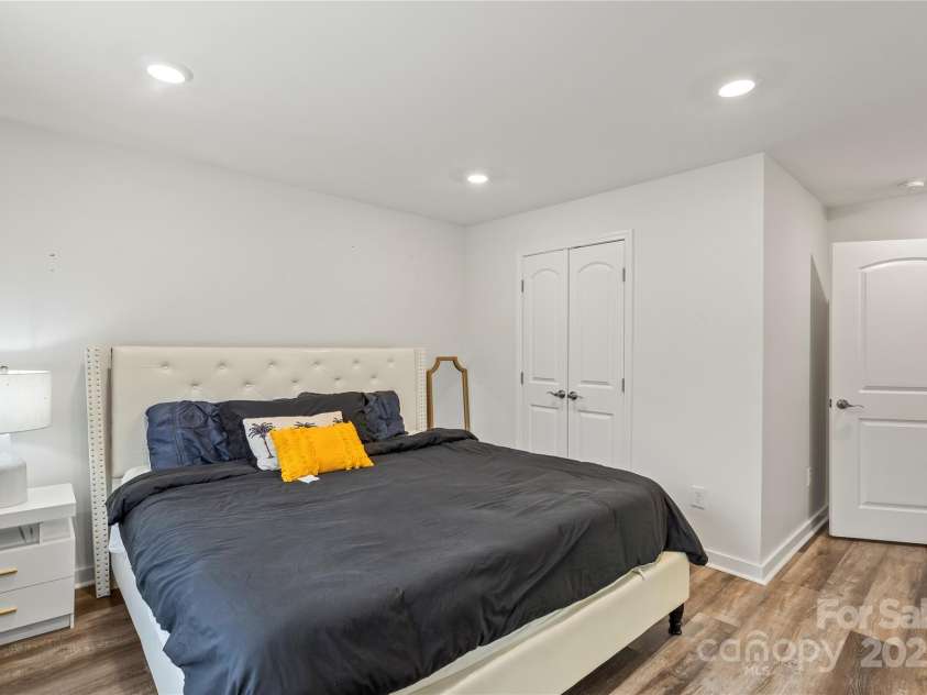 2813 Ava Avenue, Charlotte, NC 28208.  MLS# CAR4266386, YatesRealty ID 19783. 