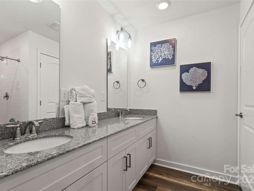 2813 Ava Avenue, Charlotte, NC 28208.  MLS# CAR4266386, YatesRealty ID 19783. 