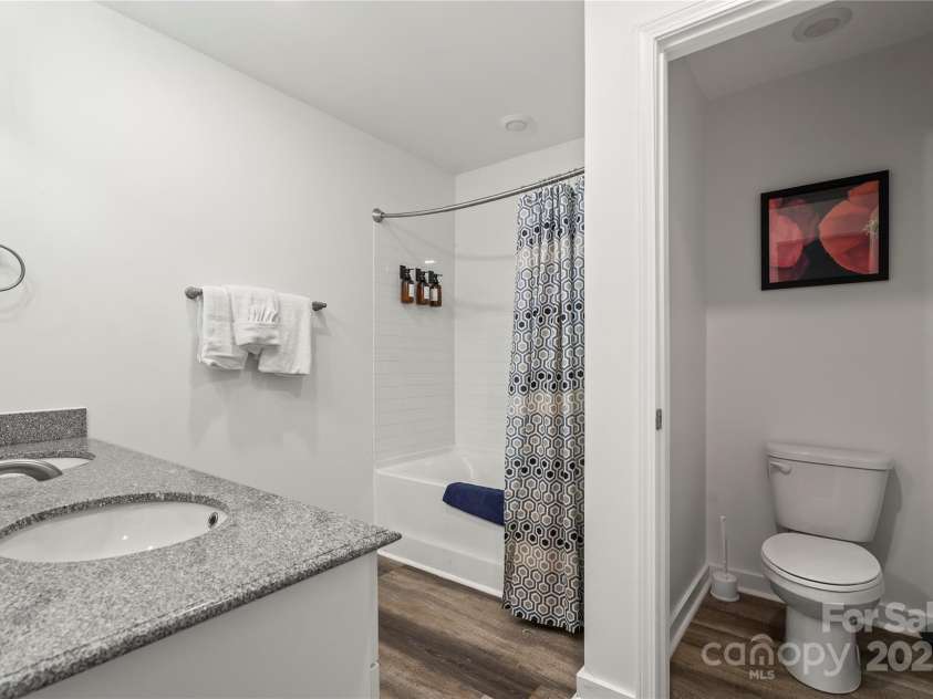 2813 Ava Avenue, Charlotte, NC 28208.  MLS# CAR4266386, YatesRealty ID 19783. 