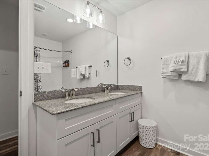 2813 Ava Avenue, Charlotte, NC 28208.  MLS# CAR4266386, YatesRealty ID 19783. 