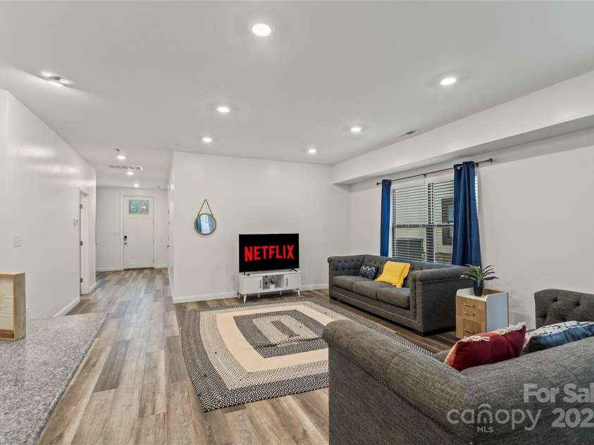 2813 Ava Avenue, Charlotte, NC 28208.  MLS# CAR4266386, YatesRealty ID 19783. 