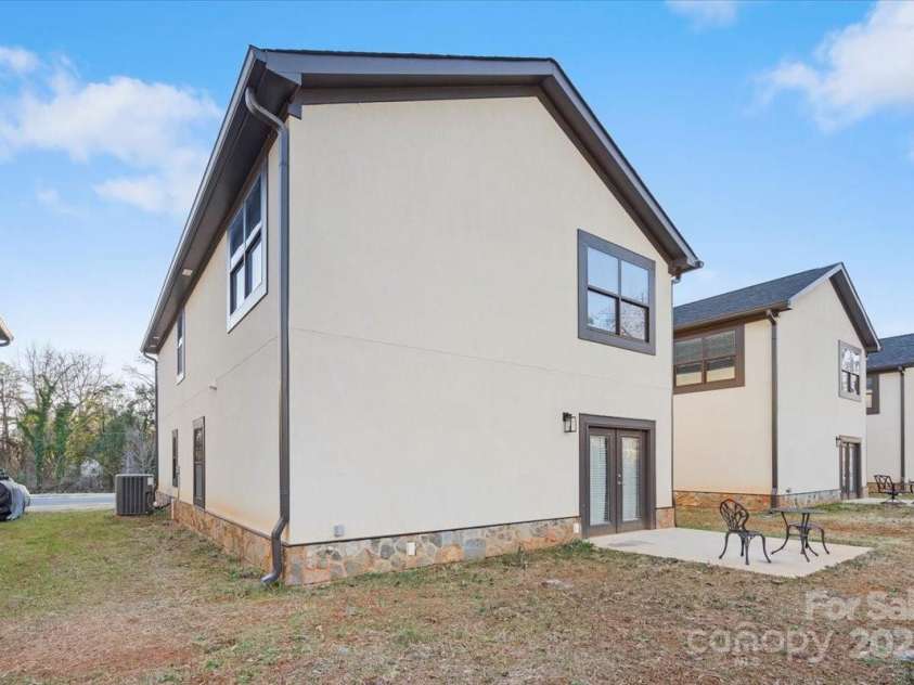 2813 Ava Avenue, Charlotte, NC 28208.  MLS# CAR4266386, YatesRealty ID 19783. 