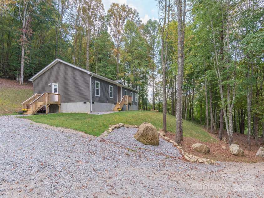 62 Sallys Branch Road, Clyde, NC 28721.  MLS# CAR4186728, YatesRealty ID 19788. 