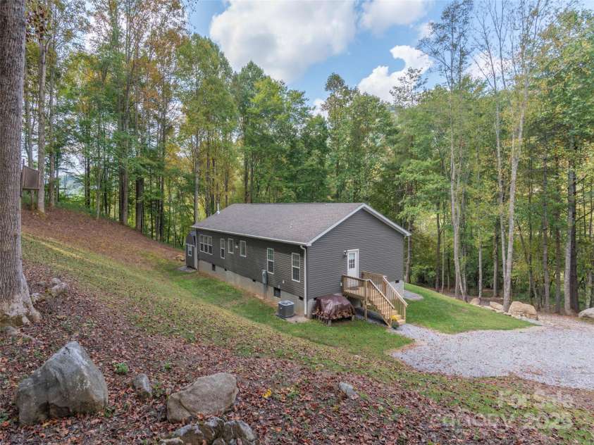 62 Sallys Branch Road, Clyde, NC 28721.  MLS# CAR4186728, YatesRealty ID 19788. 