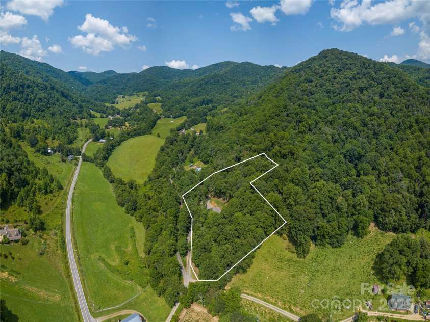 62 Sallys Branch Road, Clyde, NC 28721.  MLS# CAR4186728, YatesRealty ID 19788. 