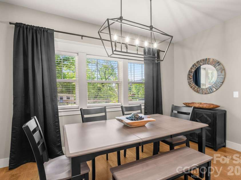 7 Acona Lane, Asheville, NC 28803.  MLS# CAR4377126, YatesRealty ID 19788. Dining Area