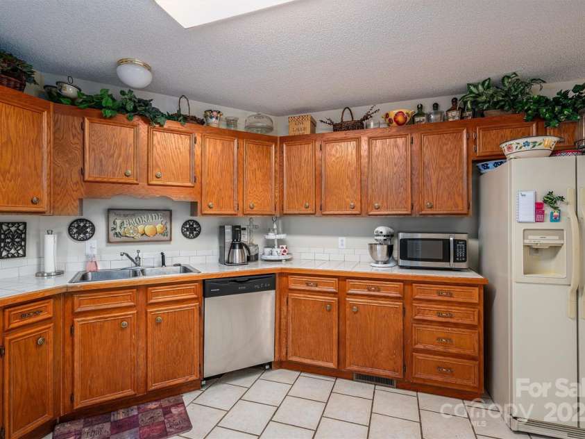 1335 Huckleberry Drive, Lincolnton, NC 28092.  MLS# CAR4201338, YatesRealty ID 1979. 