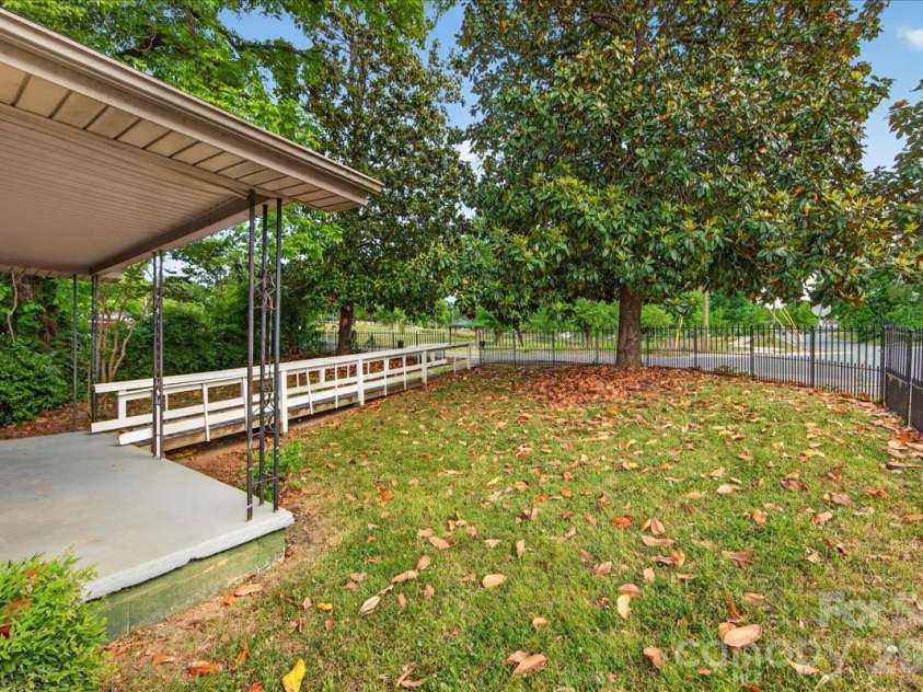 936 Holland Avenue, Charlotte, NC 28206.  MLS# CAR4379038, YatesRealty ID 19790. 