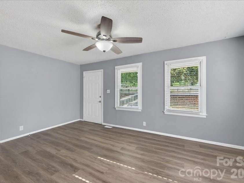 936 Holland Avenue, Charlotte, NC 28206.  MLS# CAR4379038, YatesRealty ID 19790. 