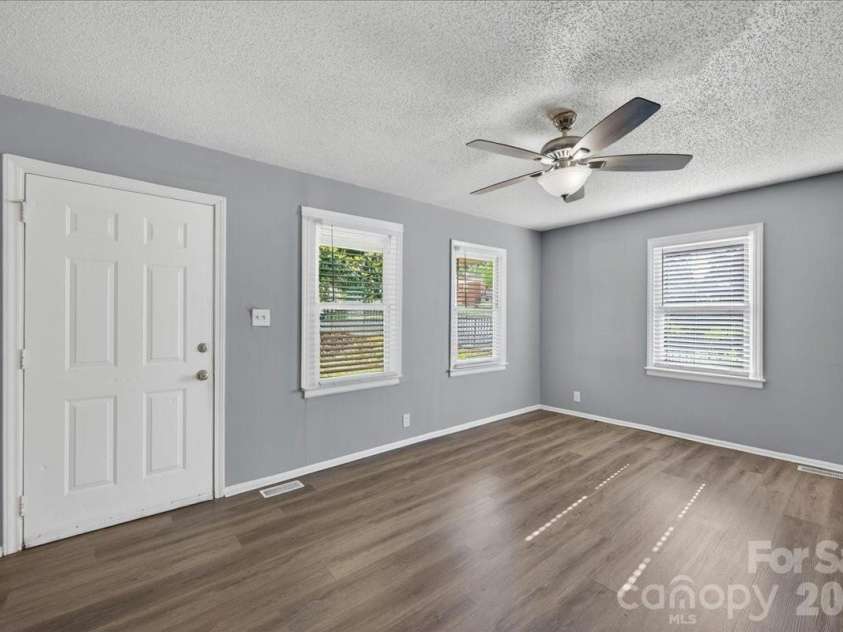 936 Holland Avenue, Charlotte, NC 28206.  MLS# CAR4379038, YatesRealty ID 19790. 