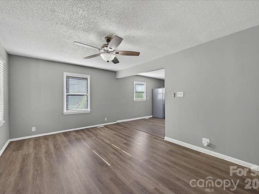 936 Holland Avenue, Charlotte, NC 28206.  MLS# CAR4379038, YatesRealty ID 19790. 