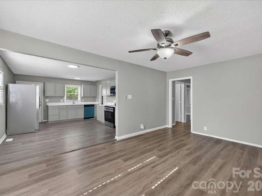 936 Holland Avenue, Charlotte, NC 28206.  MLS# CAR4379038, YatesRealty ID 19790. 