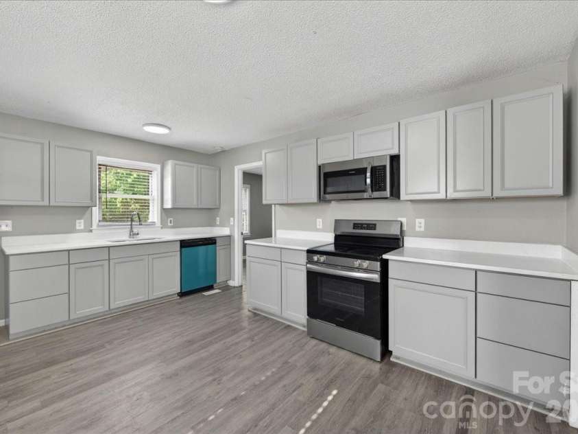936 Holland Avenue, Charlotte, NC 28206.  MLS# CAR4379038, YatesRealty ID 19790. 