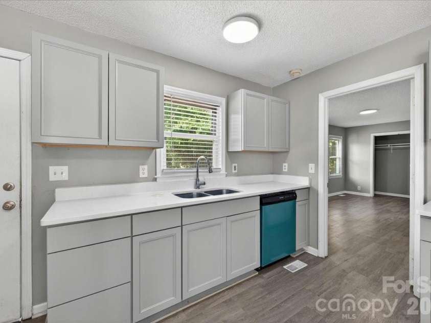 936 Holland Avenue, Charlotte, NC 28206.  MLS# CAR4379038, YatesRealty ID 19790. 