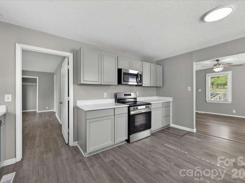 936 Holland Avenue, Charlotte, NC 28206.  MLS# CAR4379038, YatesRealty ID 19790. 