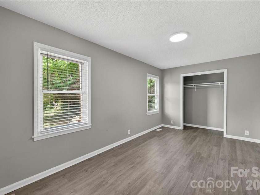 936 Holland Avenue, Charlotte, NC 28206.  MLS# CAR4379038, YatesRealty ID 19790. 