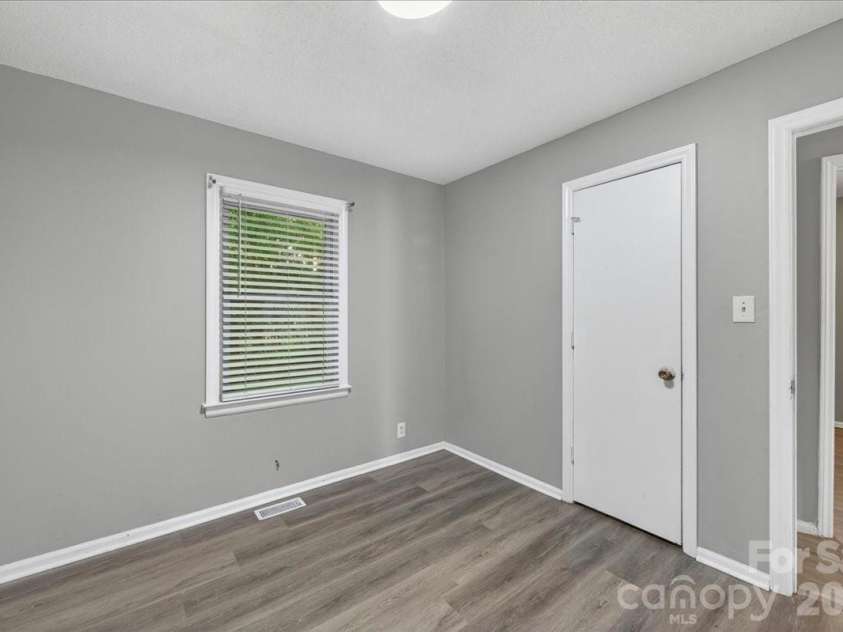 936 Holland Avenue, Charlotte, NC 28206.  MLS# CAR4379038, YatesRealty ID 19790. 