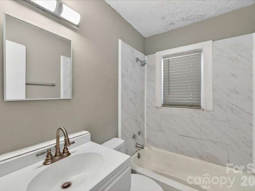 936 Holland Avenue, Charlotte, NC 28206.  MLS# CAR4379038, YatesRealty ID 19790. 