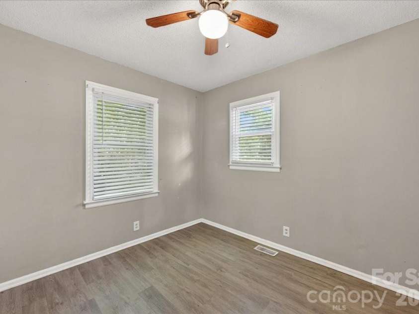 936 Holland Avenue, Charlotte, NC 28206.  MLS# CAR4379038, YatesRealty ID 19790. 