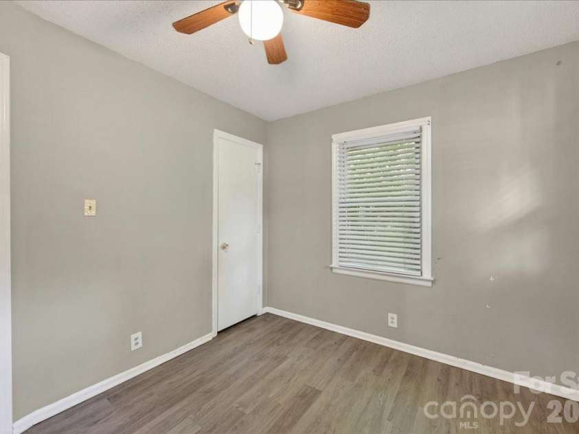 936 Holland Avenue, Charlotte, NC 28206.  MLS# CAR4379038, YatesRealty ID 19790. 