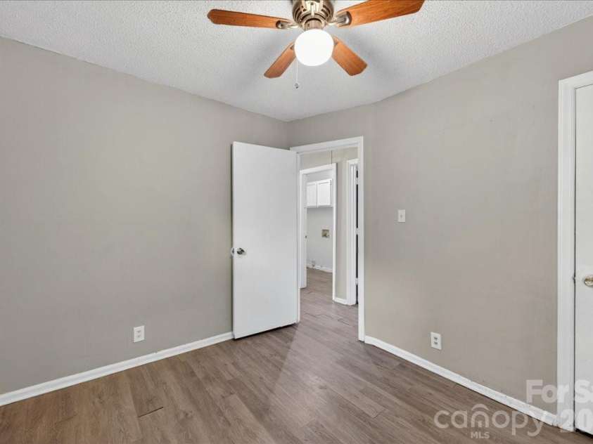 936 Holland Avenue, Charlotte, NC 28206.  MLS# CAR4379038, YatesRealty ID 19790. 