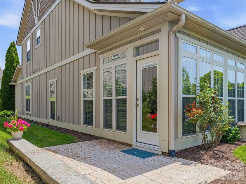 33 Florian Lane, Fletcher, NC 28732.  MLS# CAR4374744, YatesRealty ID 19791. 