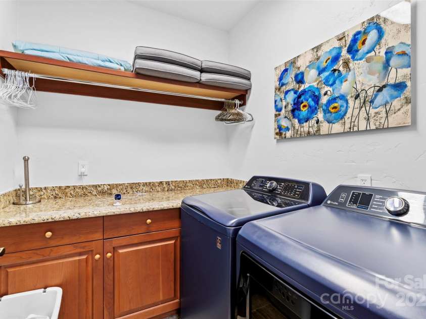 34 Foxbridge Way, Arden, NC 28704.  MLS# CAR4211081, YatesRealty ID 19791. Laundry Room
